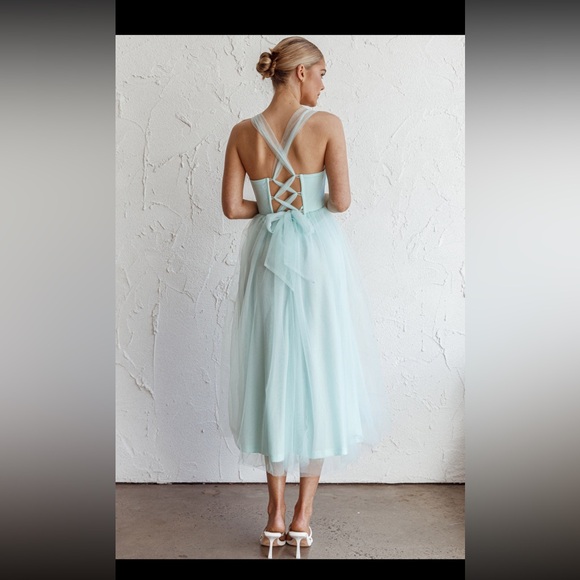 Surreal Lace-Up Back Tulle Midi Dress - Selfie Leslie - Picture 2 of 8